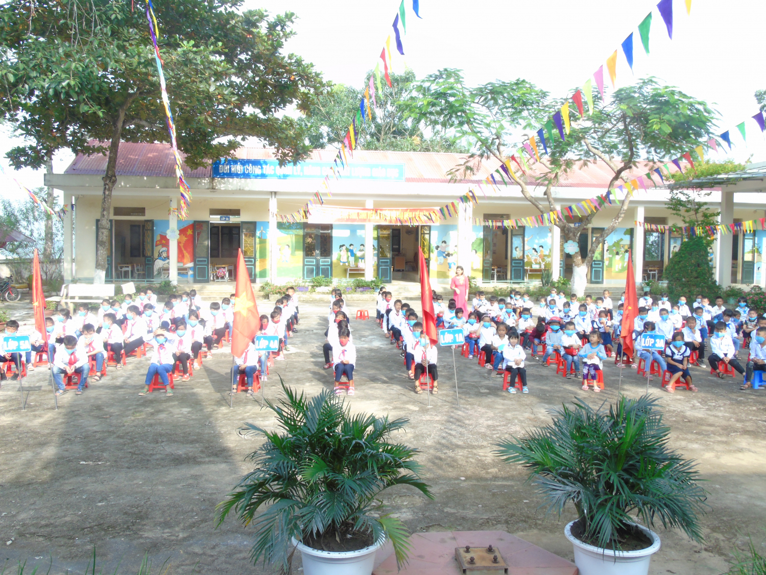 TRƯỜNG TIỂU HỌC HOÀNG VĂN NÔ CHÀO MỪNG QUỐC KHÁNH 2-9 VÀ NGÀY TOÀN DÂN ĐƯA TRẺ ĐẾN TRƯỜNG 5-9