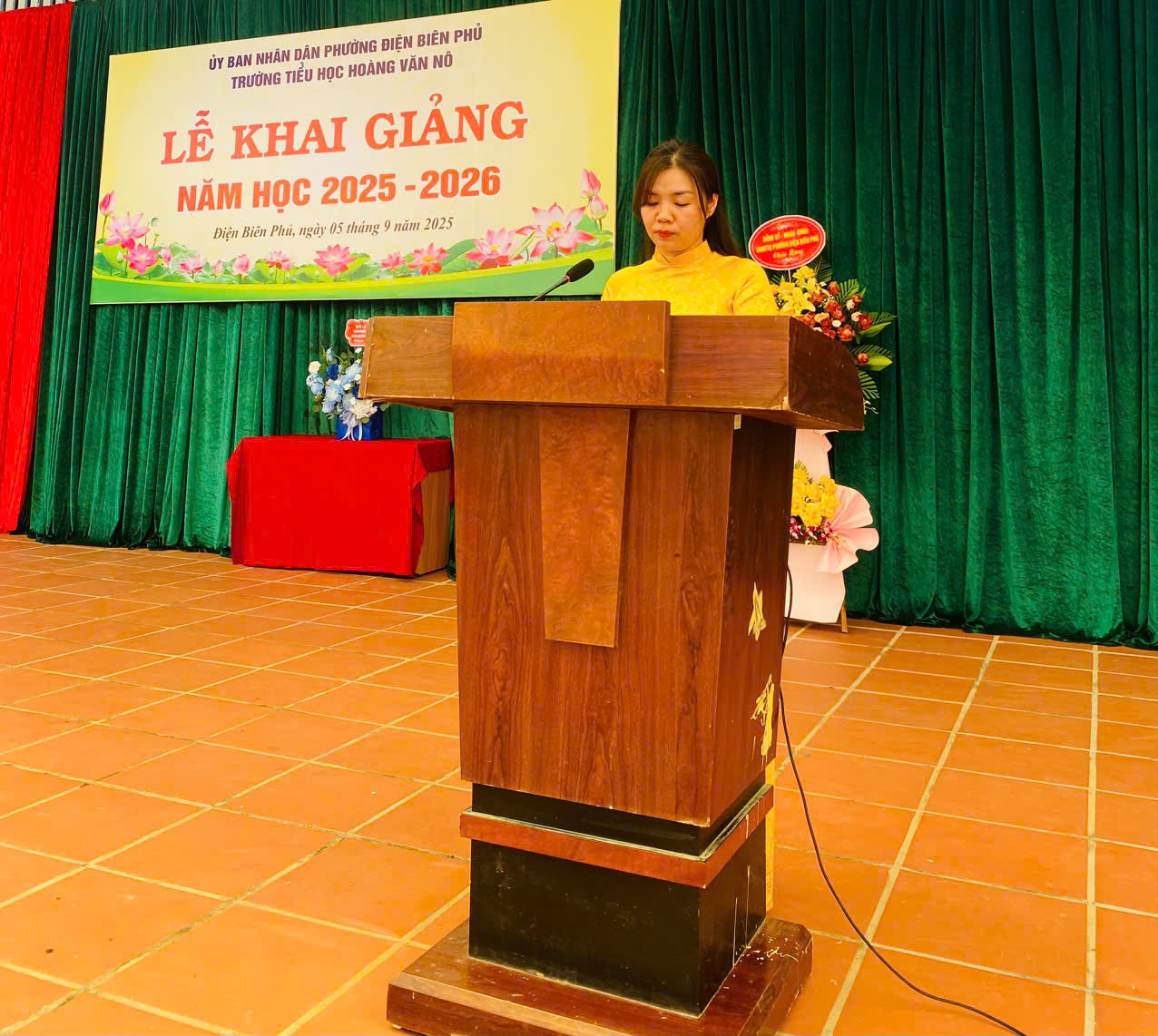 ảnh đọc thư chủ tịch nước